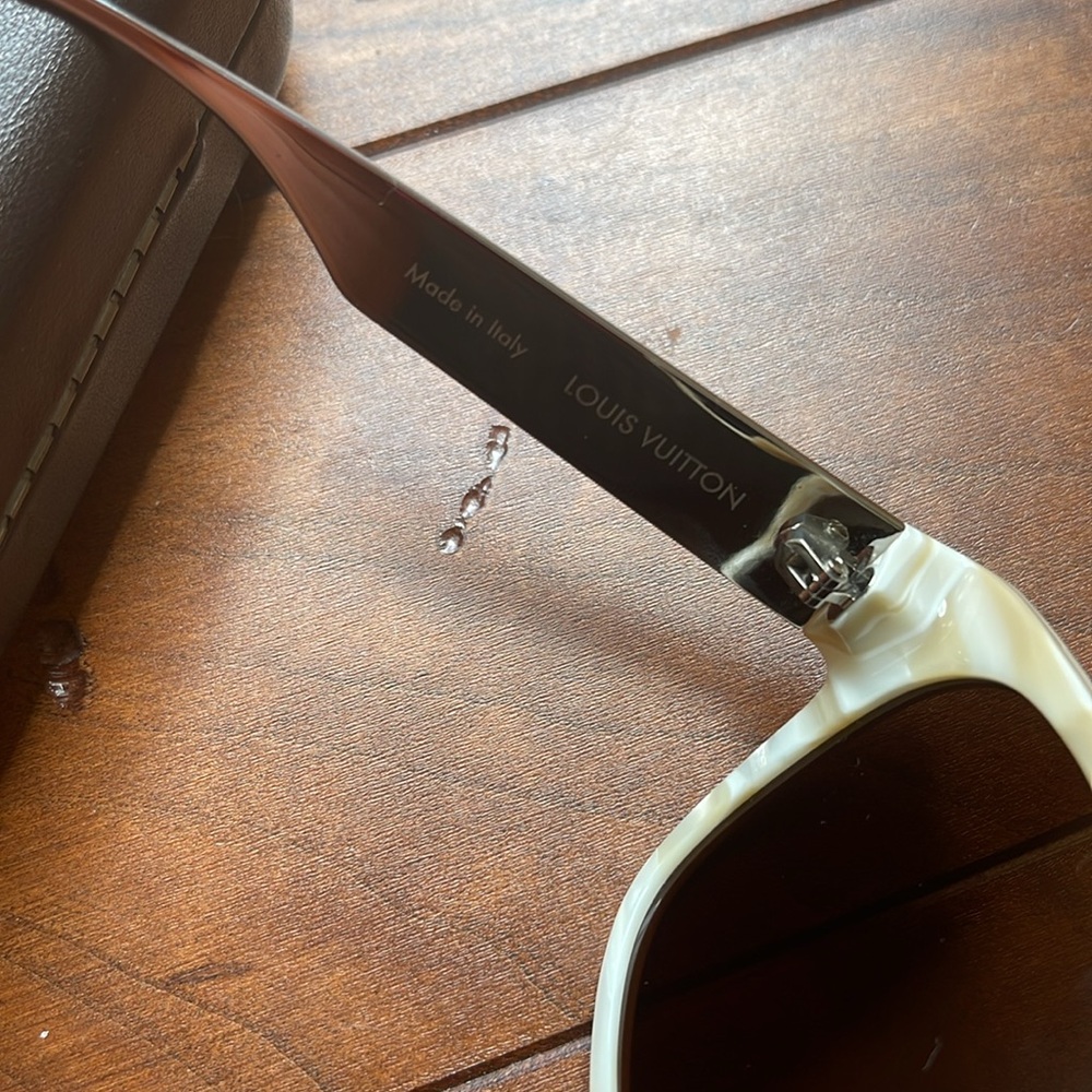 LV Round Sunglasses - Picture 10 of 10